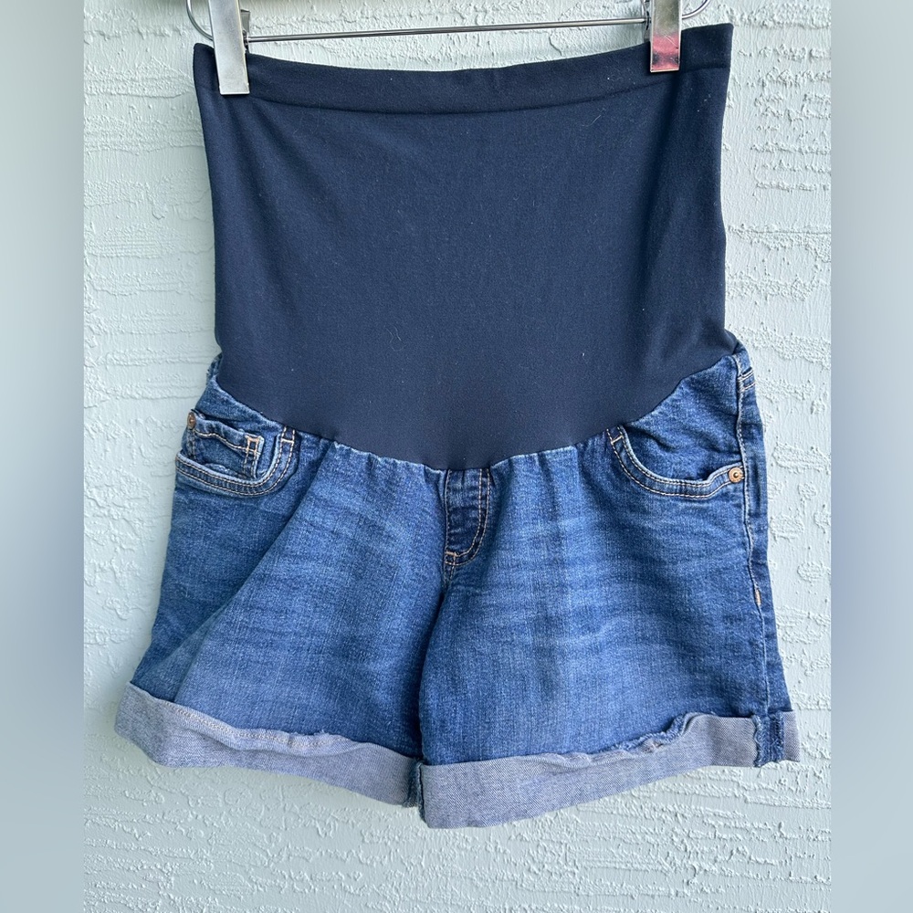 Indigo Blue maternity denim rolled hem shorts size small